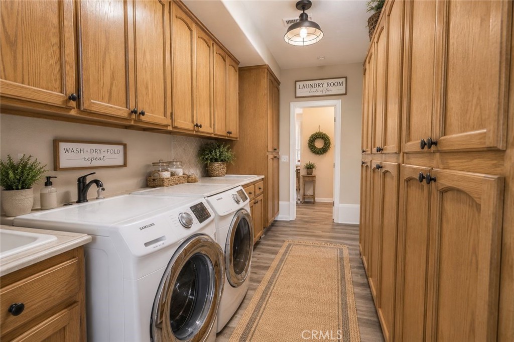 26261 Haley Way Madera, CA 93638 - Photo 28 of 49 Laundry room - virtually staged