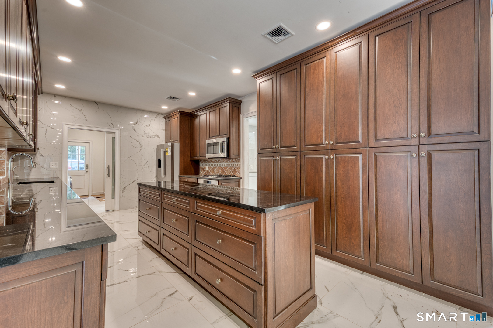 171 Oregon Road Meriden, CT 06451 - Photo 18 of 38
