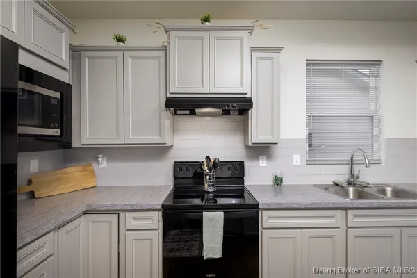 $397,100 | 3703 Creekstone Bluff Boulevard, La Grange, KY 40031