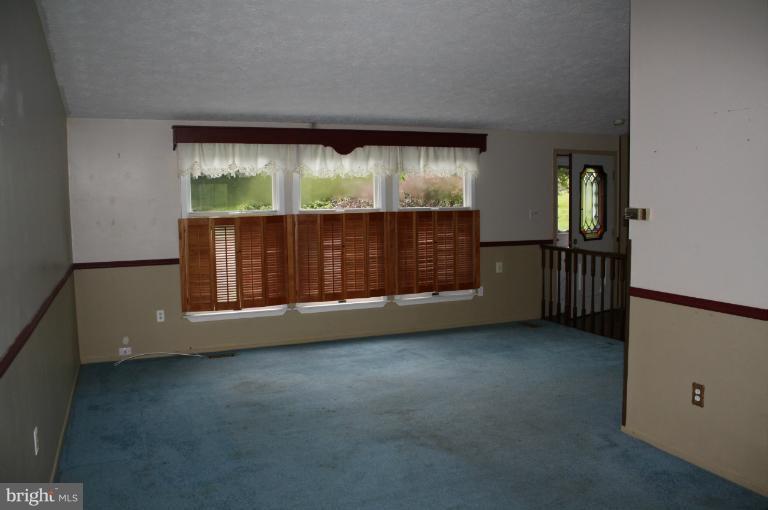 2805 Anderson Road White Hall, MD 21161 - Photo 4 of 22 Living Room
