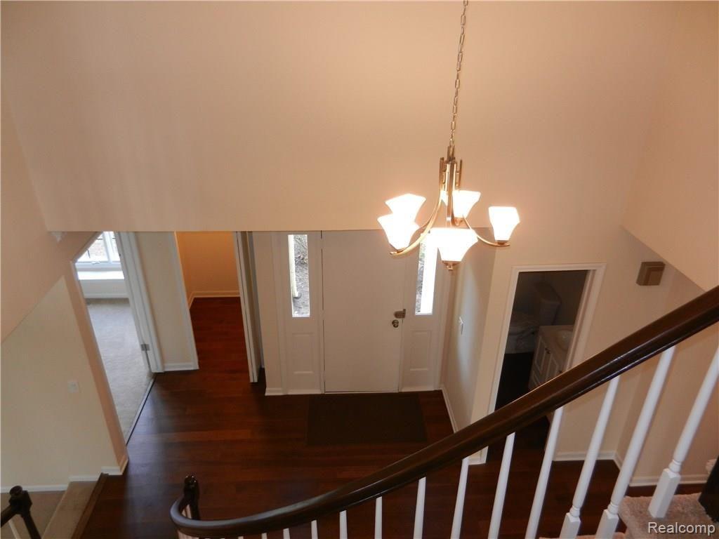 1813 North Kilburn Road Rochester, MI 48306 - Photo 15 of 33 Foyer from hall above.JPG
