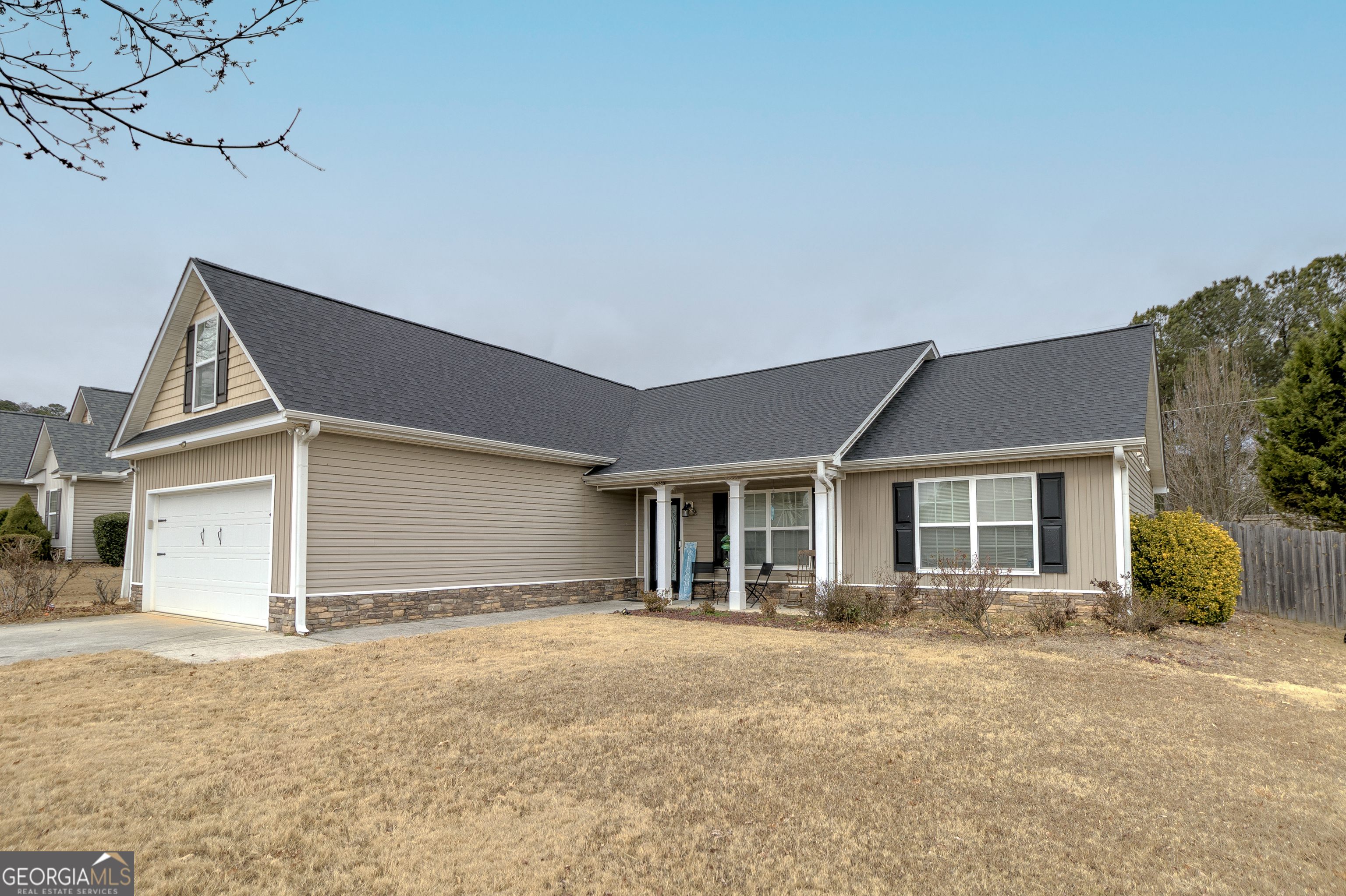 1513 Pointe S Circle Bethlehem, GA 30620 - Photo 2 of 22 front view of a house with yard