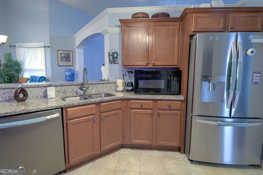 1513 Pointe S Circle Bethlehem, GA 30620 - Photo 7 of 22 a kitchen with stainless steel appliances granite countertop a refrigerator and a sink