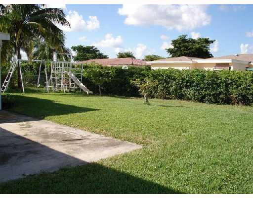 10927 Galahad Street Boca Raton, FL 33428 - Photo 9 of 15 Yard/Garden