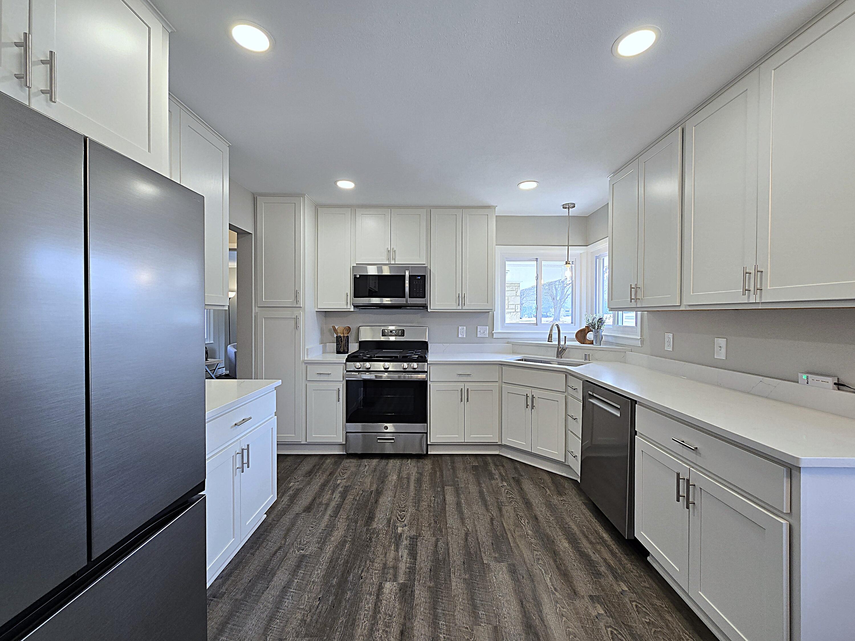 4760 North 159th Street Brookfield, WI 53005 - Photo 4 of 55 Sharp Kitchen
