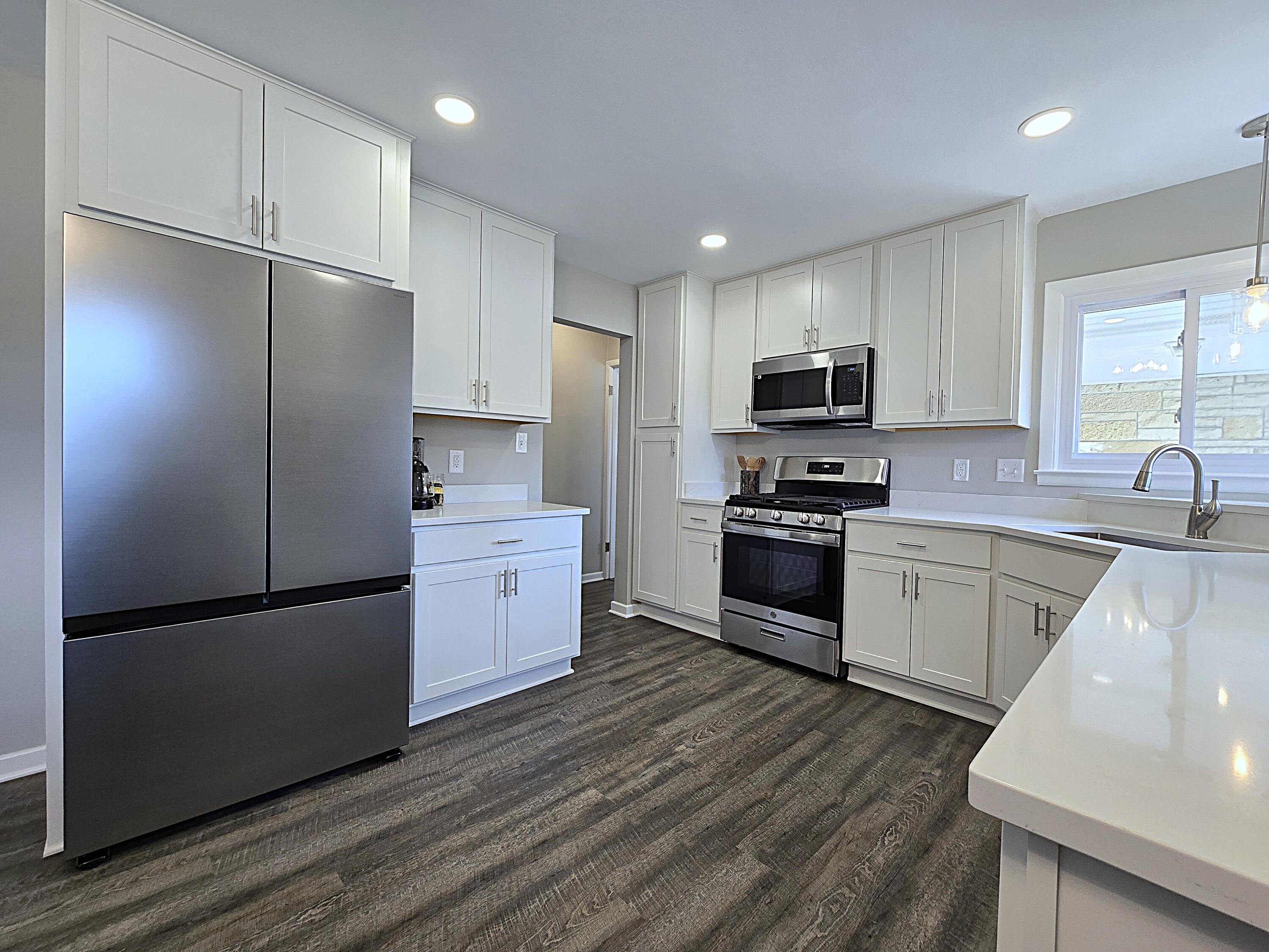 4760 North 159th Street Brookfield, WI 53005 - Photo 5 of 55 Sharp Kitchen