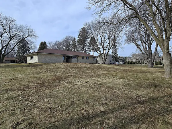 $499,900 | 4760 North 159th Street, Brookfield, WI 53005