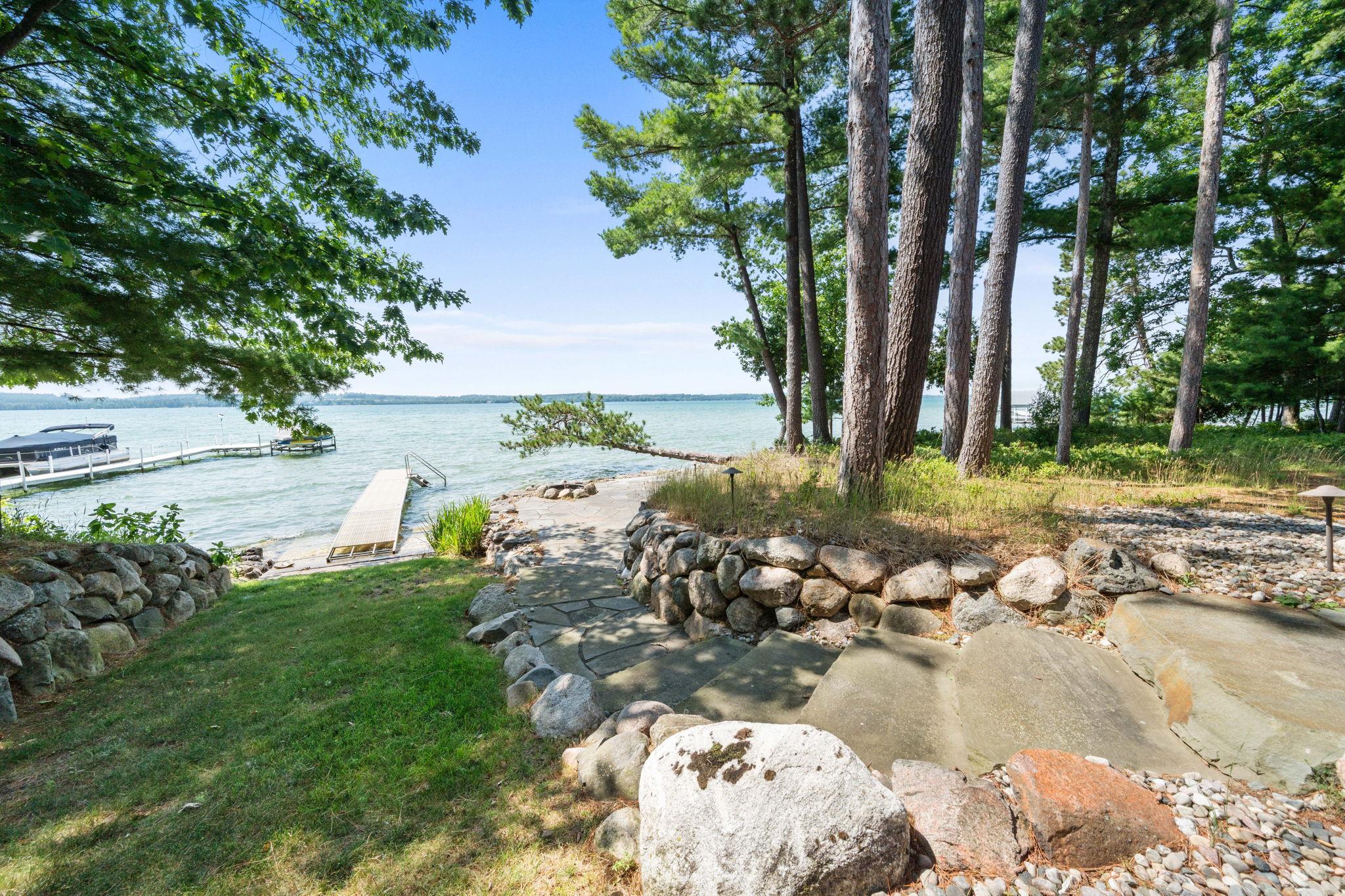 8739 Skegemog Point Road Williamsburg, MI 49690 - Photo 8 of 99 1949027-76951362-a666-4d2f-8728-6f2dafd48e9c.JPG