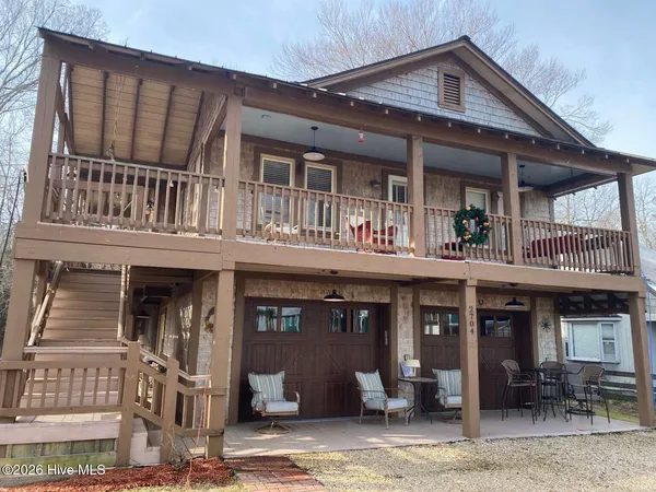 $525,000 | 2704 Waccamaw Shores Road, Lake Waccamaw, NC 28450