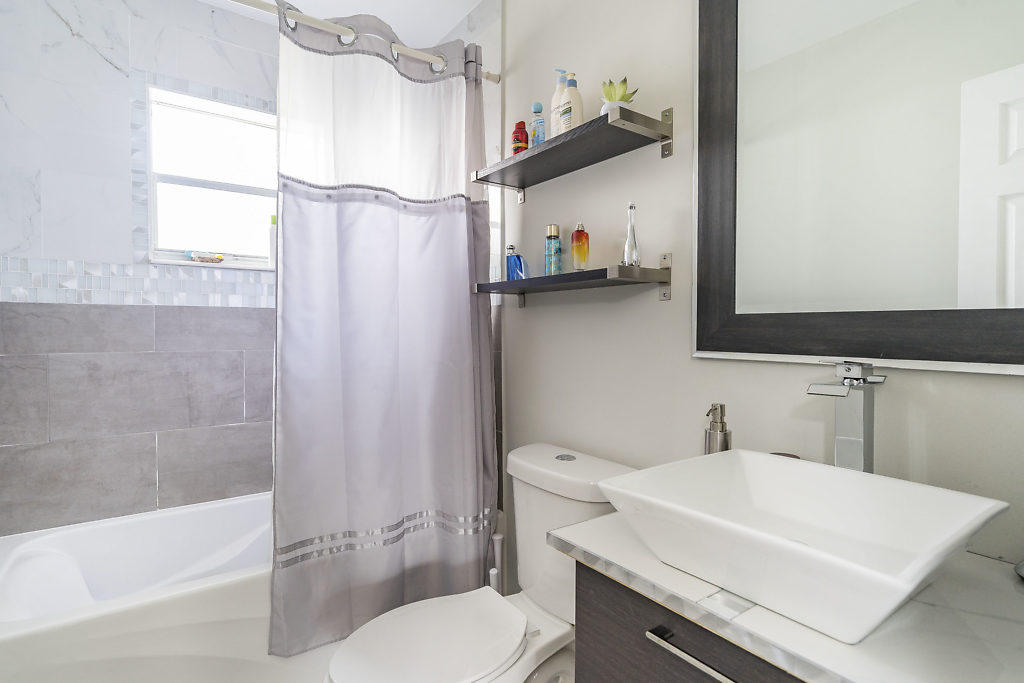 129 Banyan Circle Jupiter, FL 33458 - Photo 17 of 31 017-129BanyanCircle-Jupiter-FL-small