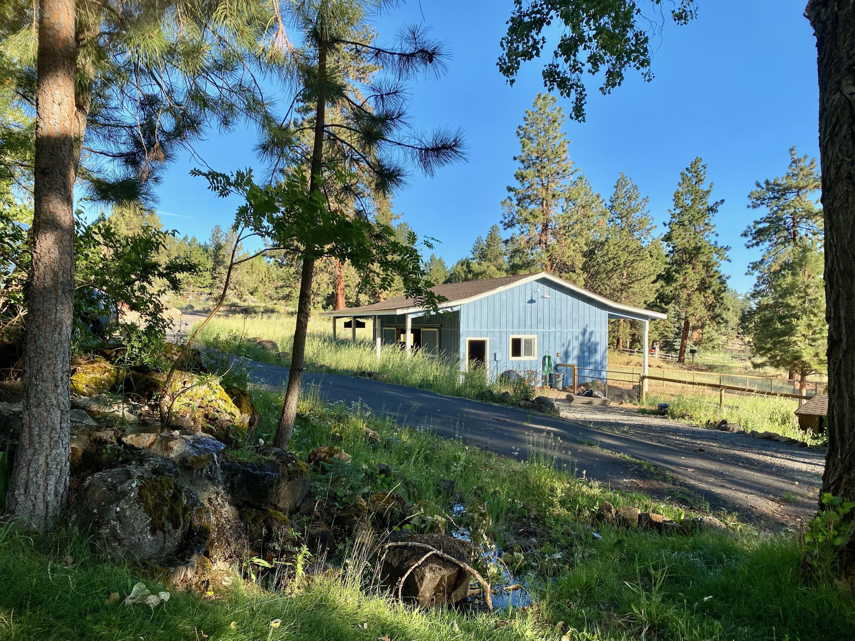 60400 Woodside Road Bend, OR 97702 - Photo 27 of 42 New 24' X 36' Barn