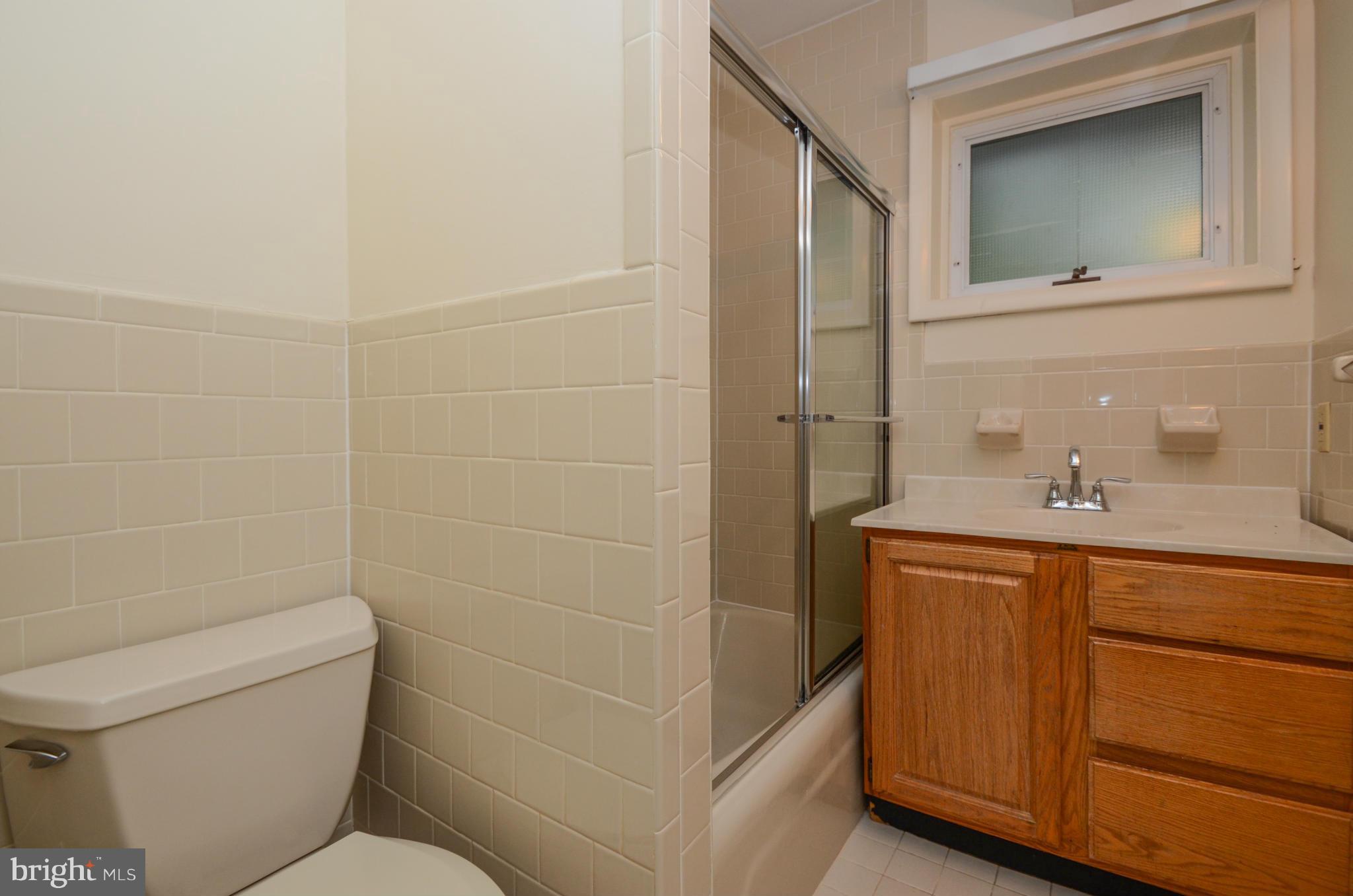 2012 Indian Head Road Baltimore, MD 21204 - Photo 22 of 29 Bath