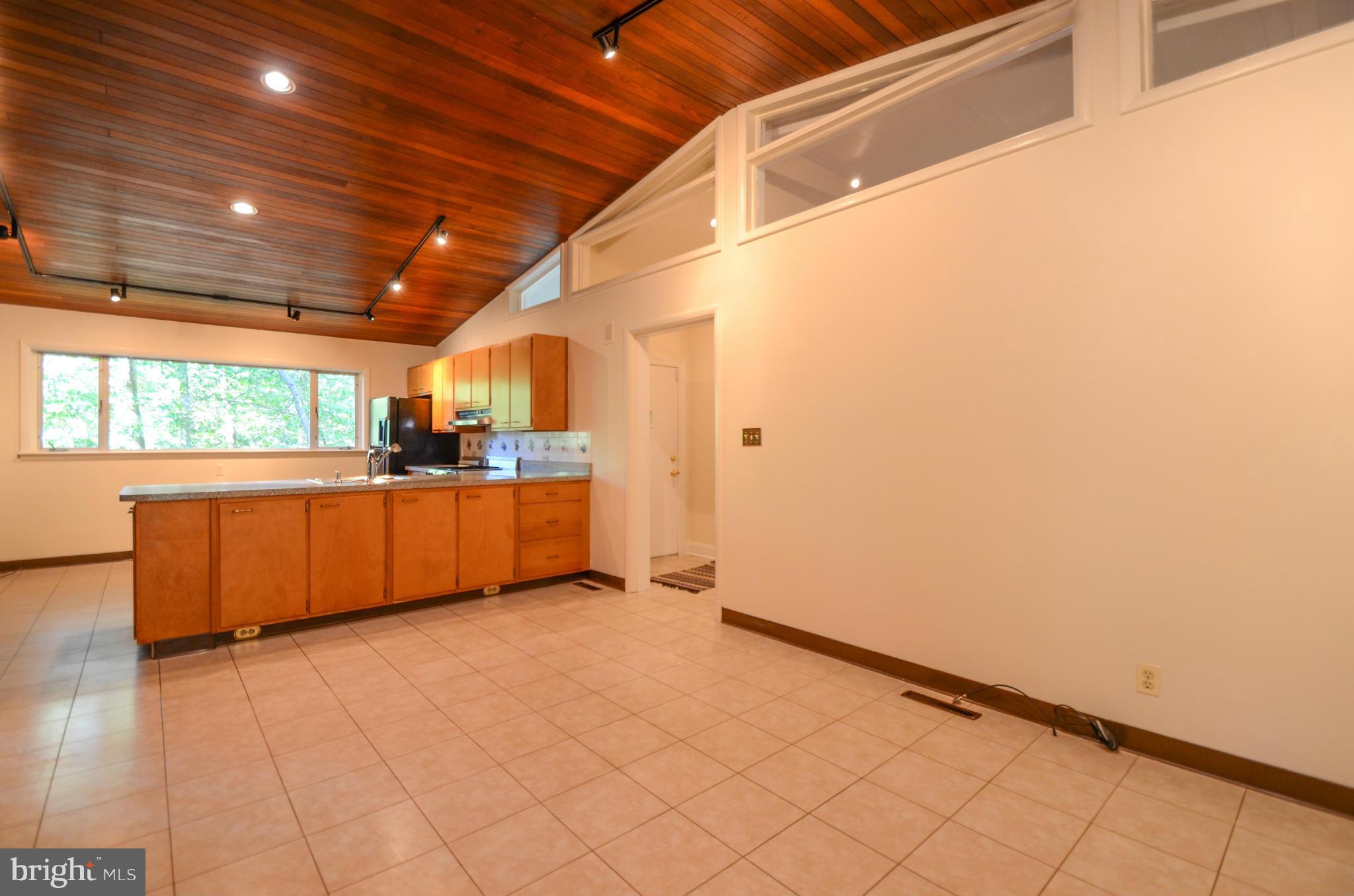 2012 Indian Head Road Baltimore, MD 21204 - Photo 6 of 29 Family Room