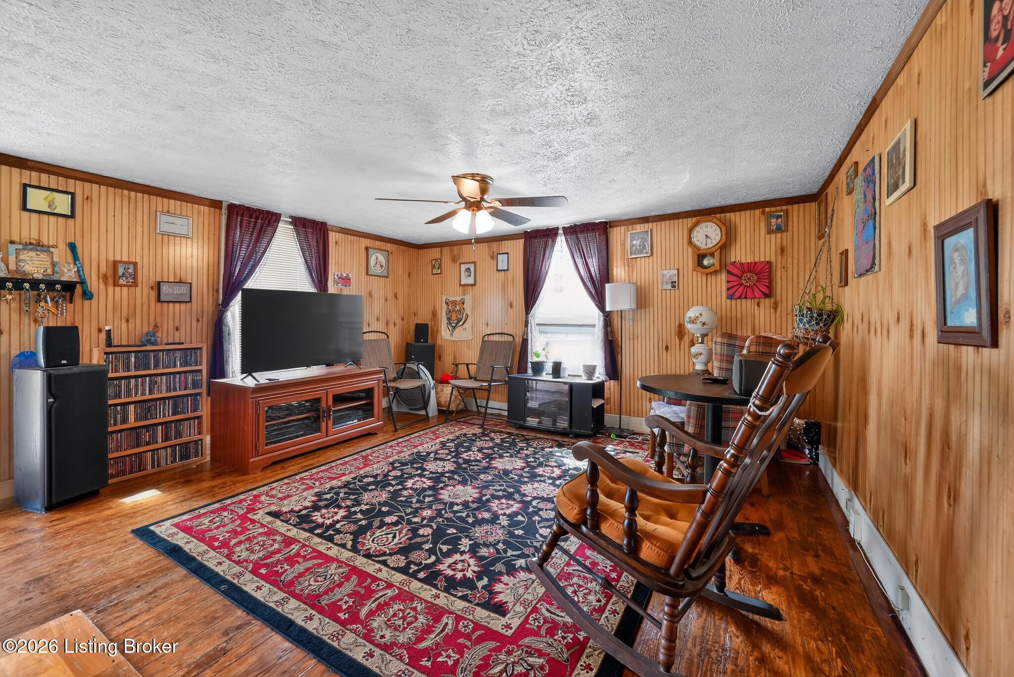 326 Roberts Road Stanton, KY 40380 - Photo 5 of 22 10_326_Roberts_Rd-Living_room-0989