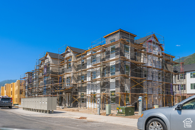View of apartment building / complex