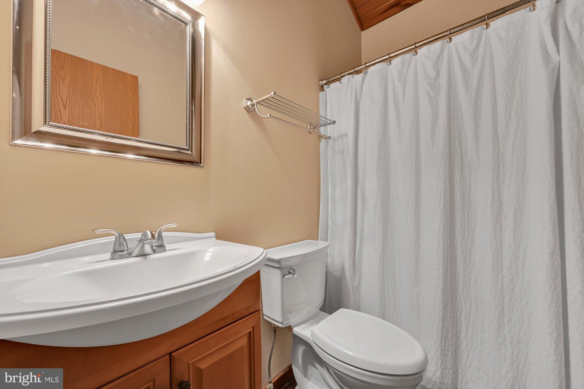 616 West Church Road Ephrata, PA 17522 - Photo 11 of 43 5' Tub/Shower - Upper Full Bath