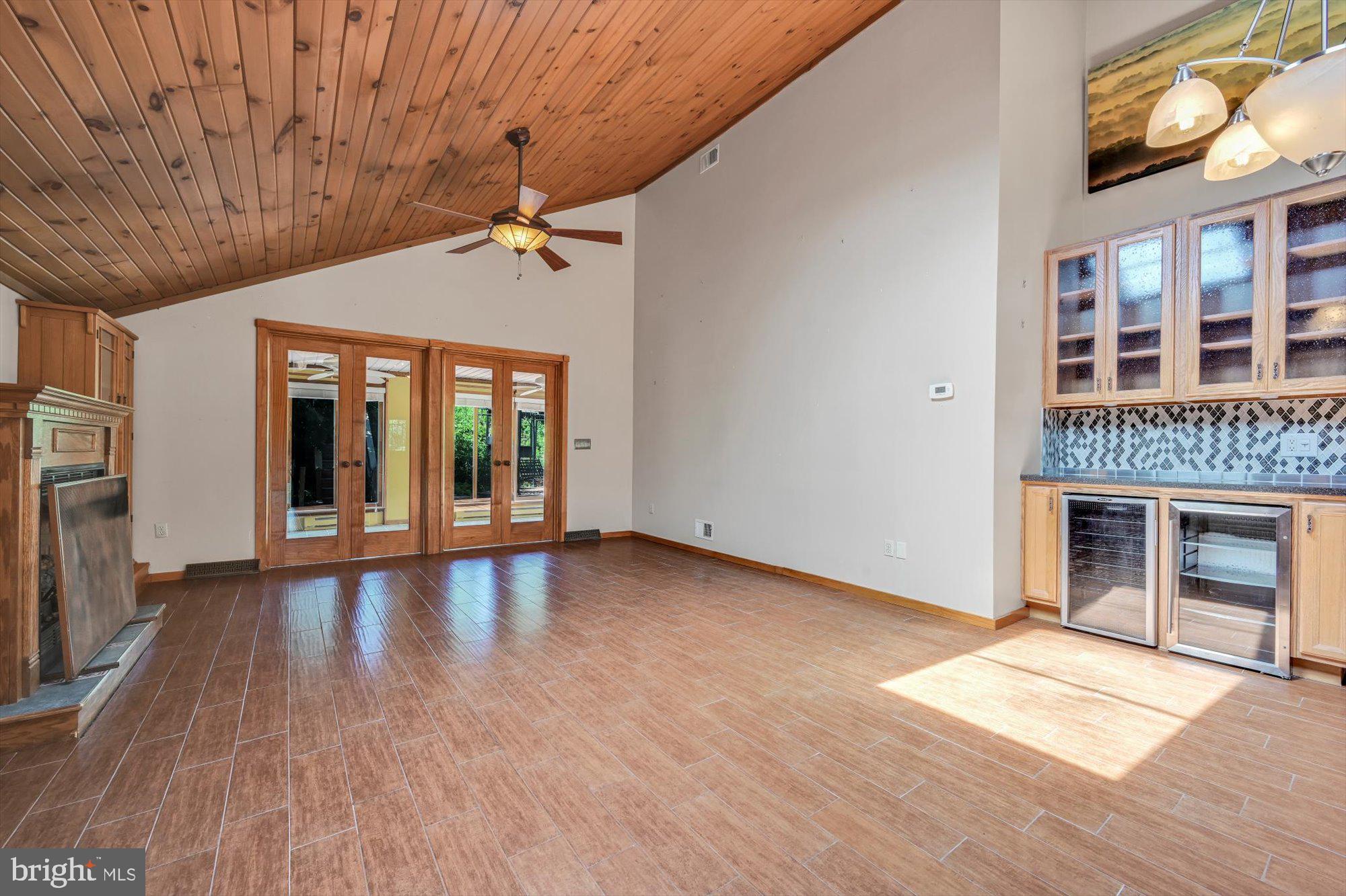 616 West Church Road Ephrata, PA 17522 - Photo 19 of 43 Main Level Family Room 15'x20'