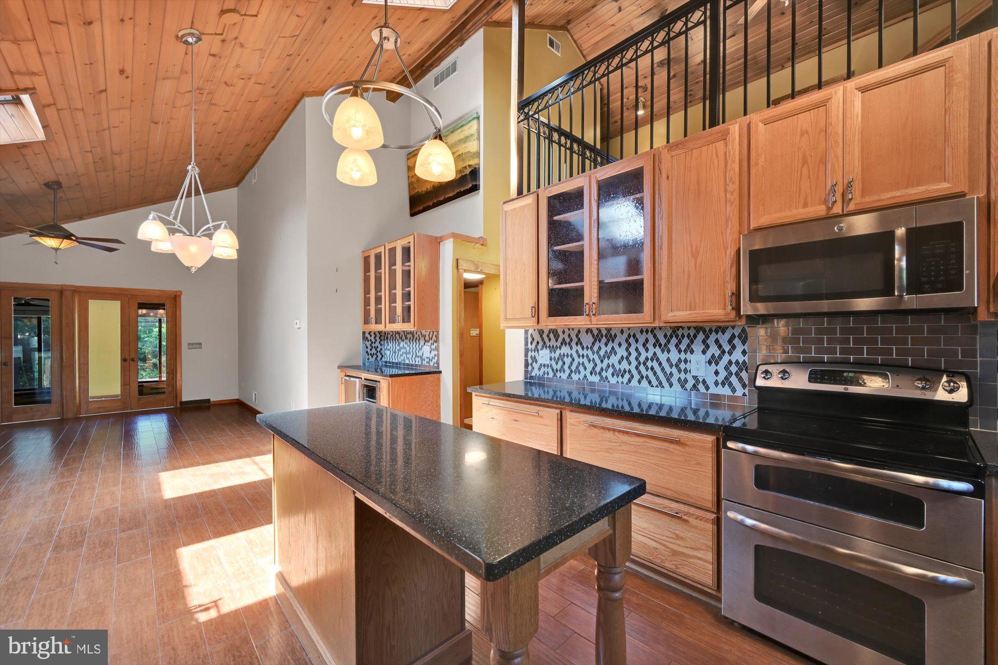 616 West Church Road Ephrata, PA 17522 - Photo 8 of 43 Custom Soft Close Cabinetry