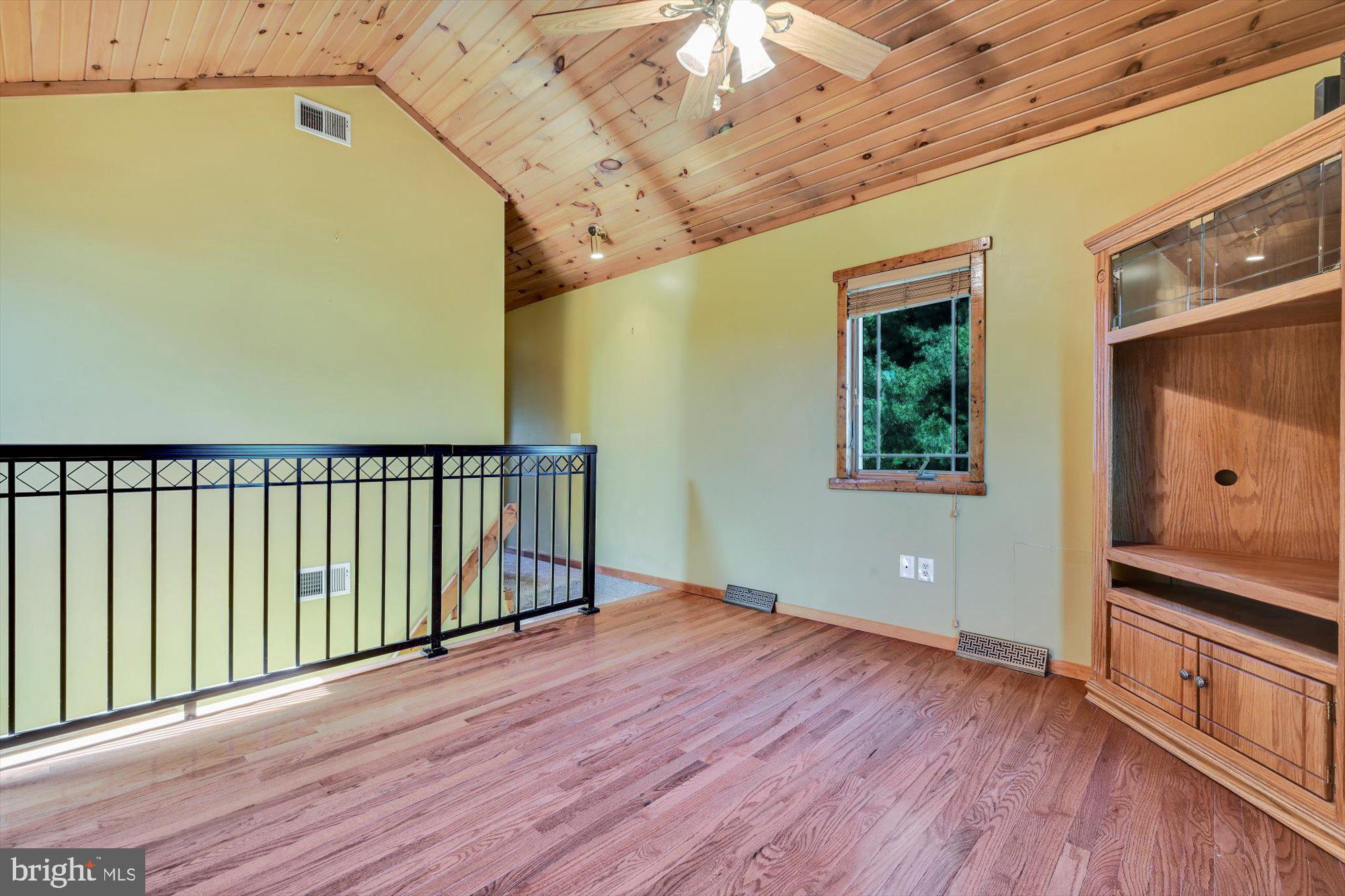 616 West Church Road Ephrata, PA 17522 - Photo 10 of 43 Hardwood Flooring