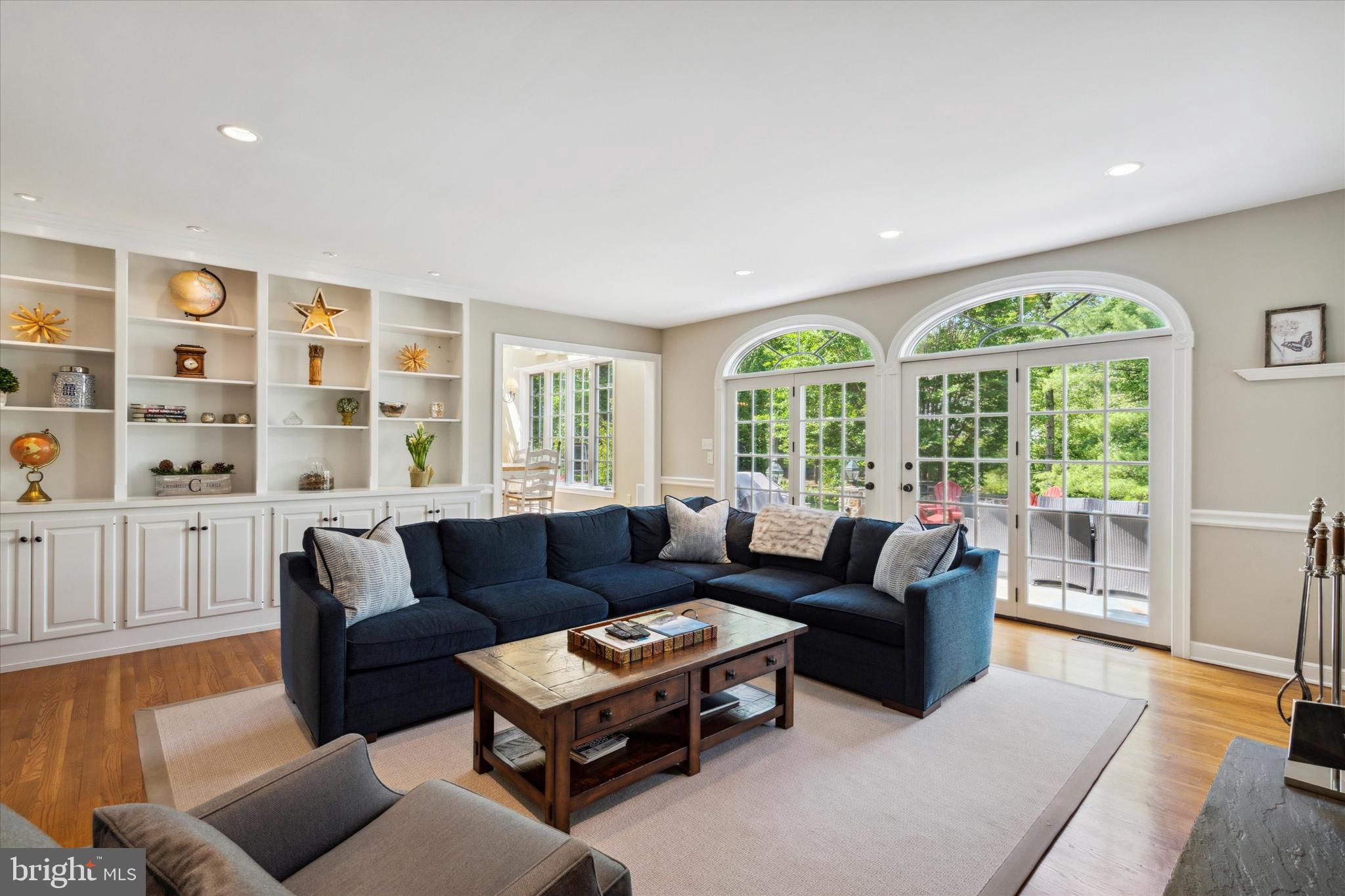 792 Avonwood Drive Wayne, PA 19087 - Photo 20 of 35 a living room with furniture and a large window