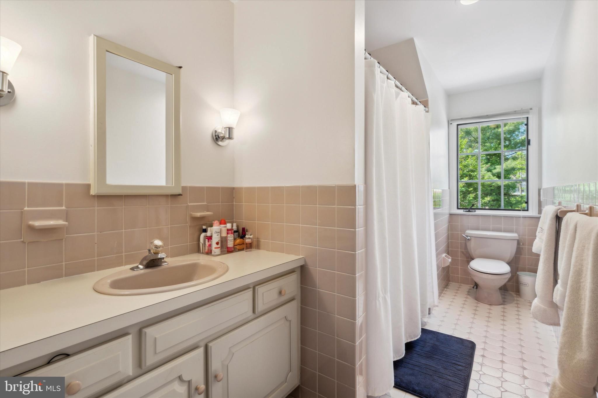 792 Avonwood Drive Wayne, PA 19087 - Photo 27 of 35 a bathroom with a sink toilet and vanity