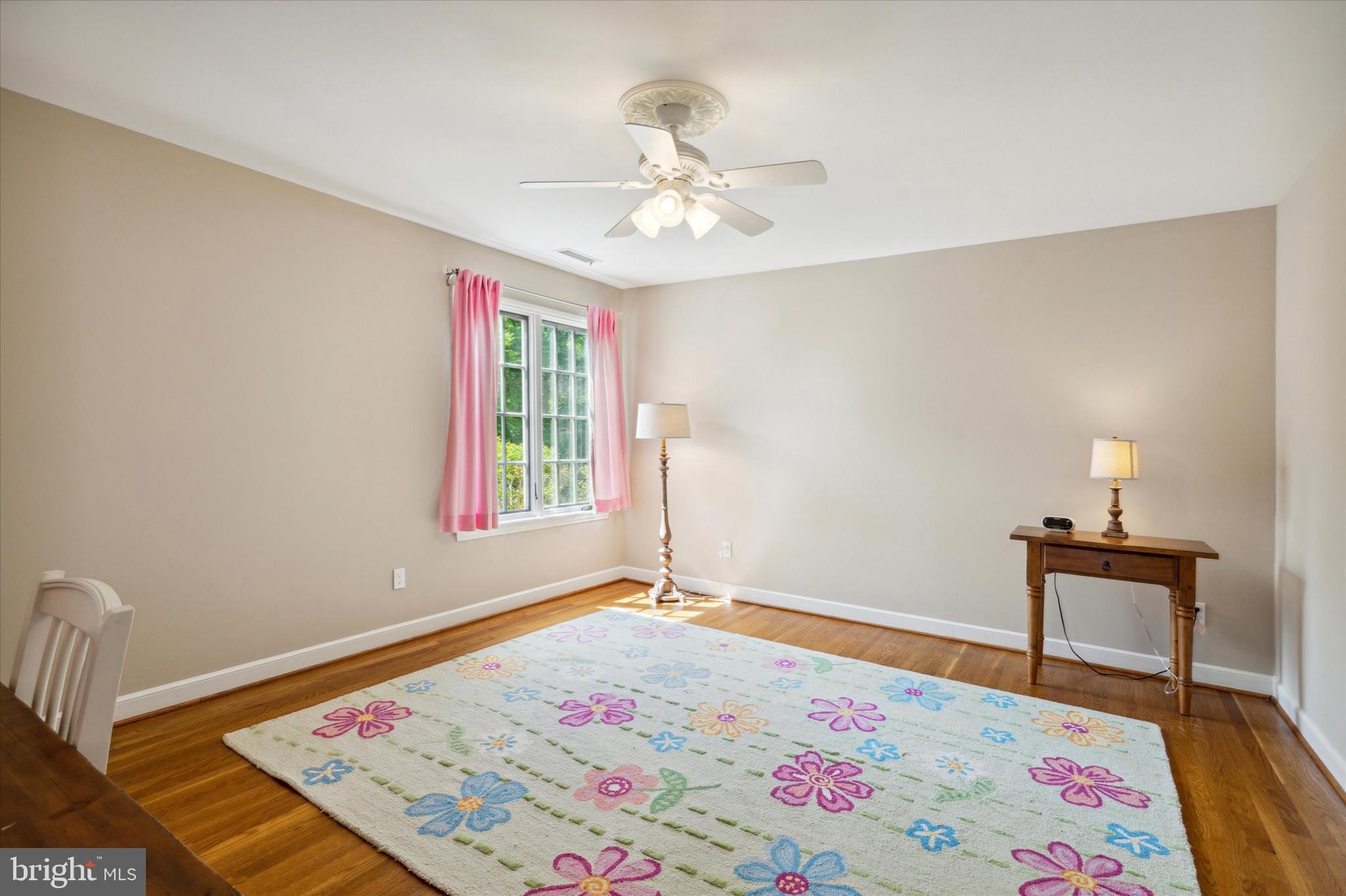 792 Avonwood Drive Wayne, PA 19087 - Photo 29 of 35 a bedroom that has a bed and a table in it