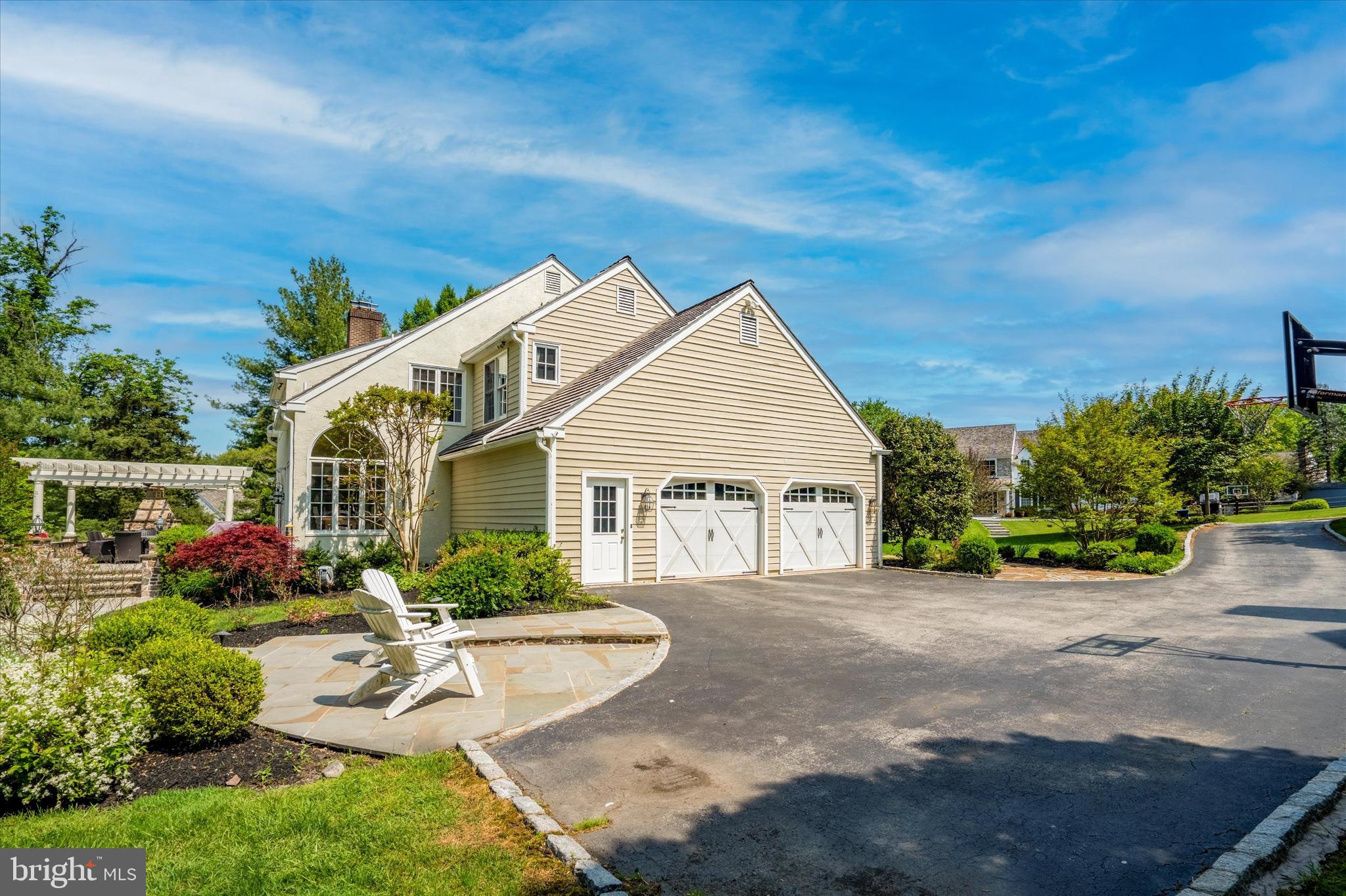792 Avonwood Drive Wayne, PA 19087 - Photo 3 of 35 a view of a house with backyard and garden