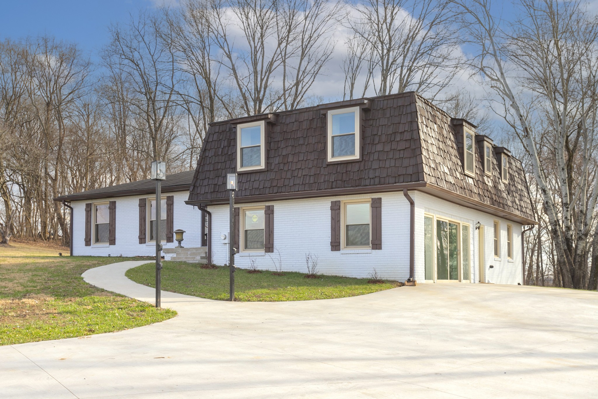 742 C Bates Road Lebanon, TN 37087 - Photo 4 of 59 a view of a white house with a large tree