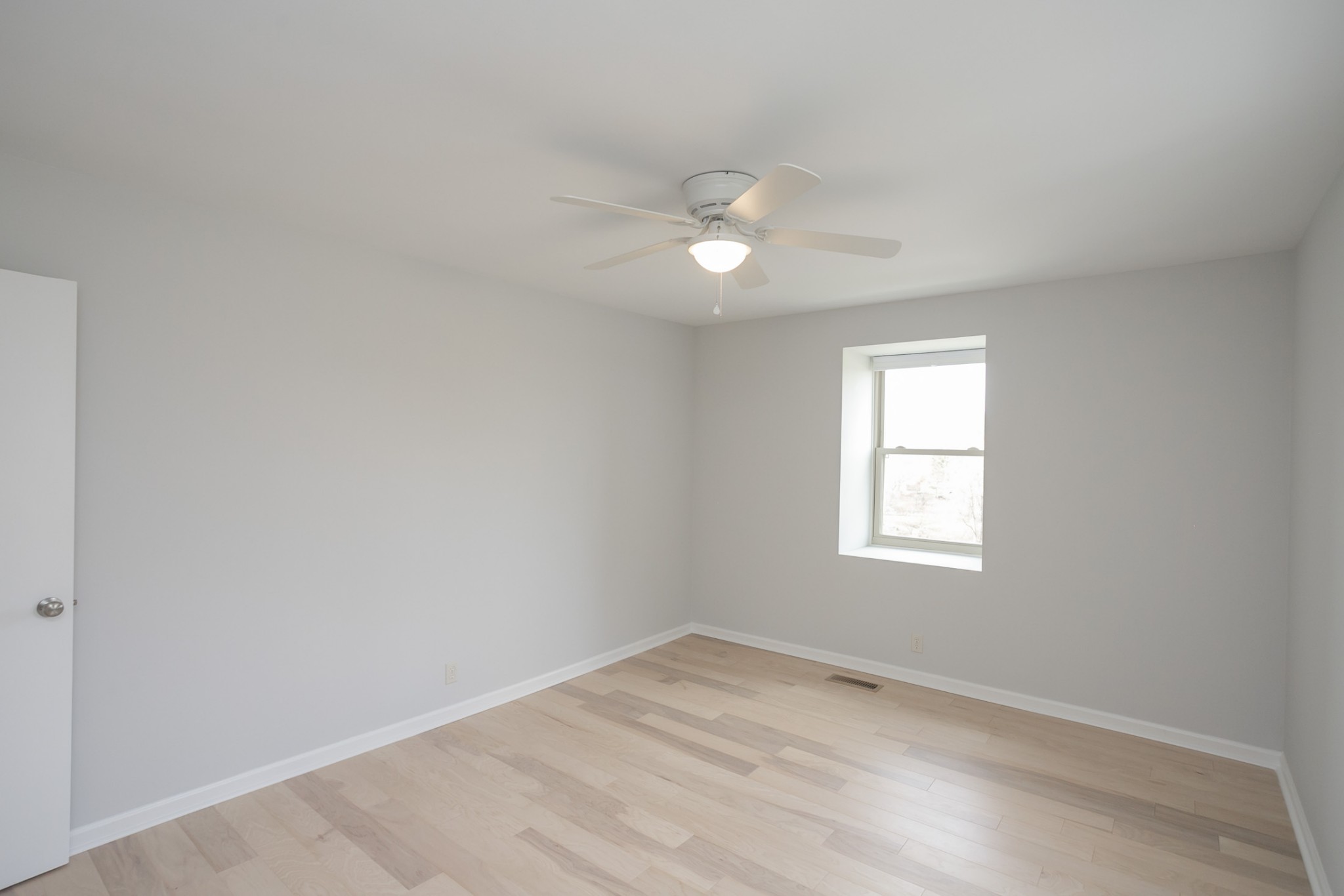 742 C Bates Road Lebanon, TN 37087 - Photo 41 of 59 an empty room with a window and ceiling fan