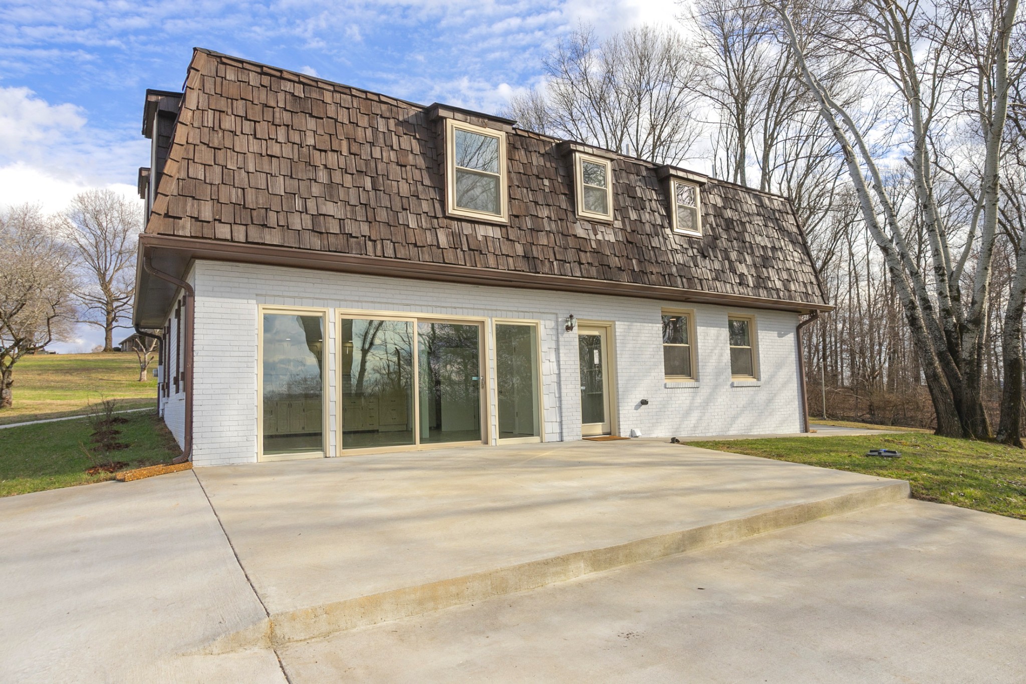 742 C Bates Road Lebanon, TN 37087 - Photo 5 of 59 a front view of a house with a garden