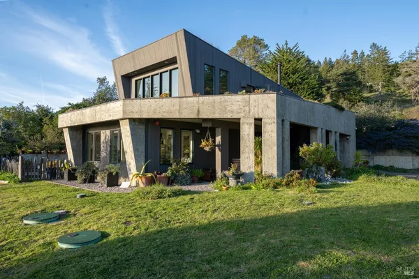 $1,740,000 | 39074 Hedgegate Road, The Sea Ranch, CA 95497