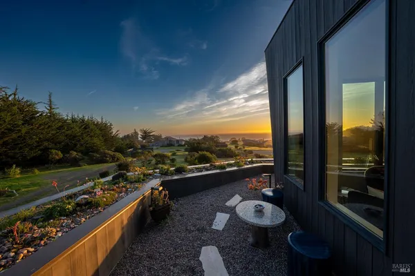 $1,740,000 | 39074 Hedgegate Road, The Sea Ranch, CA 95497