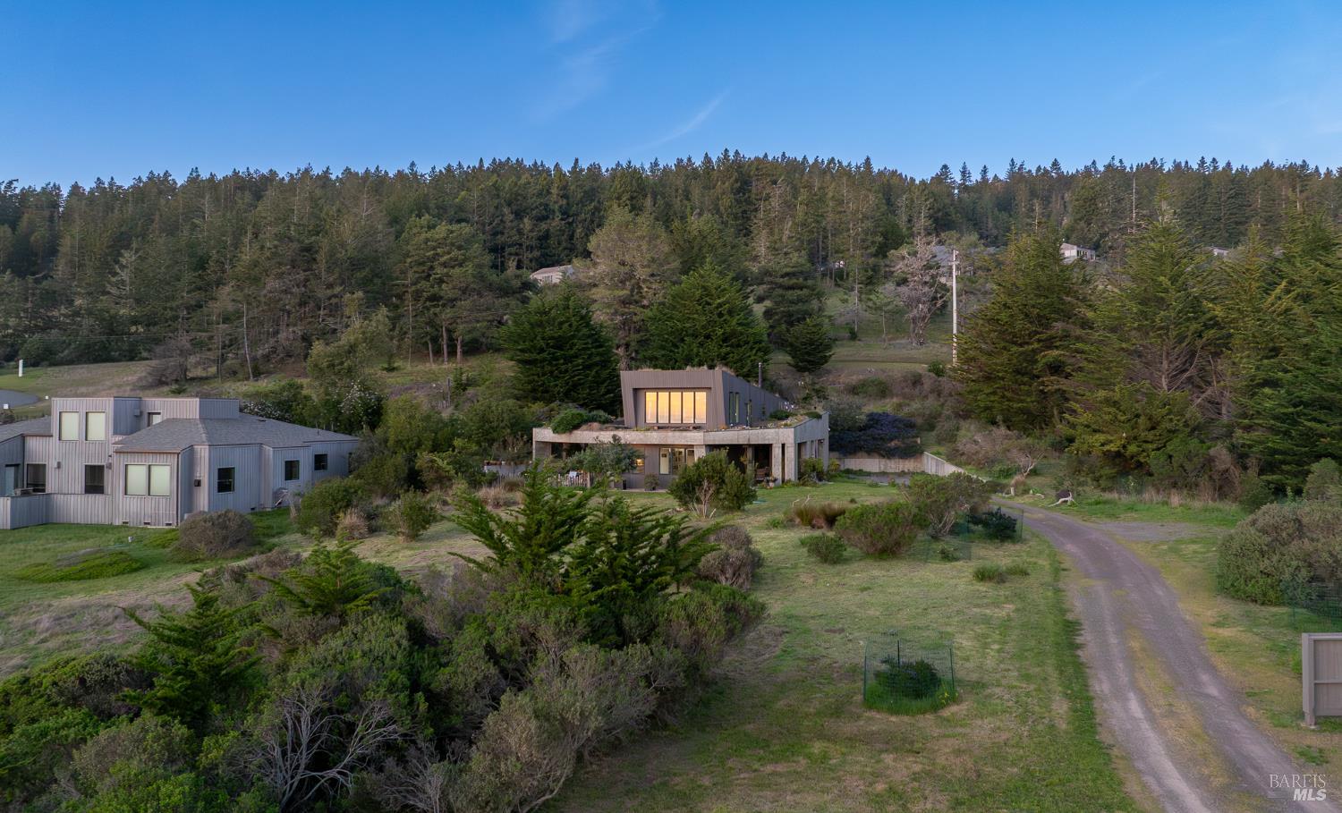 39074 Hedgegate Road The Sea Ranch, CA 95497 - Photo 10 of 38 Setback and engineered for privacy.