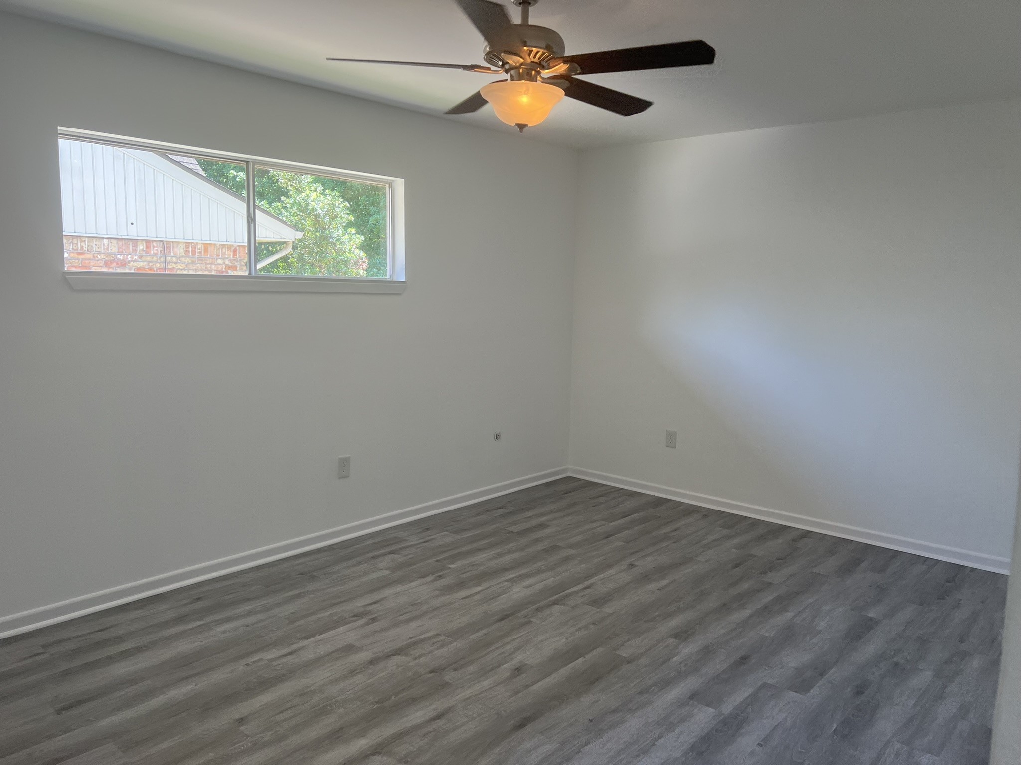9007 Dunlap Street Houston, TX 77074 - Photo 18 of 22 3 rd bed HUGE with large closet and ceiling fan