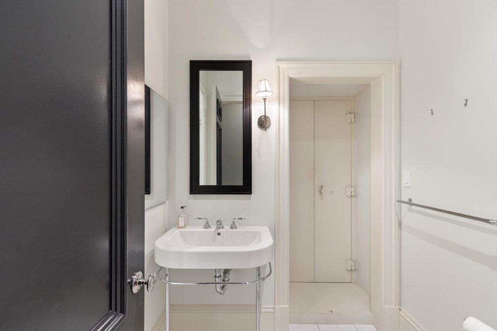 20 Beacon Street, Unit 4 Boston, MA 02108 - Photo 32 of 38