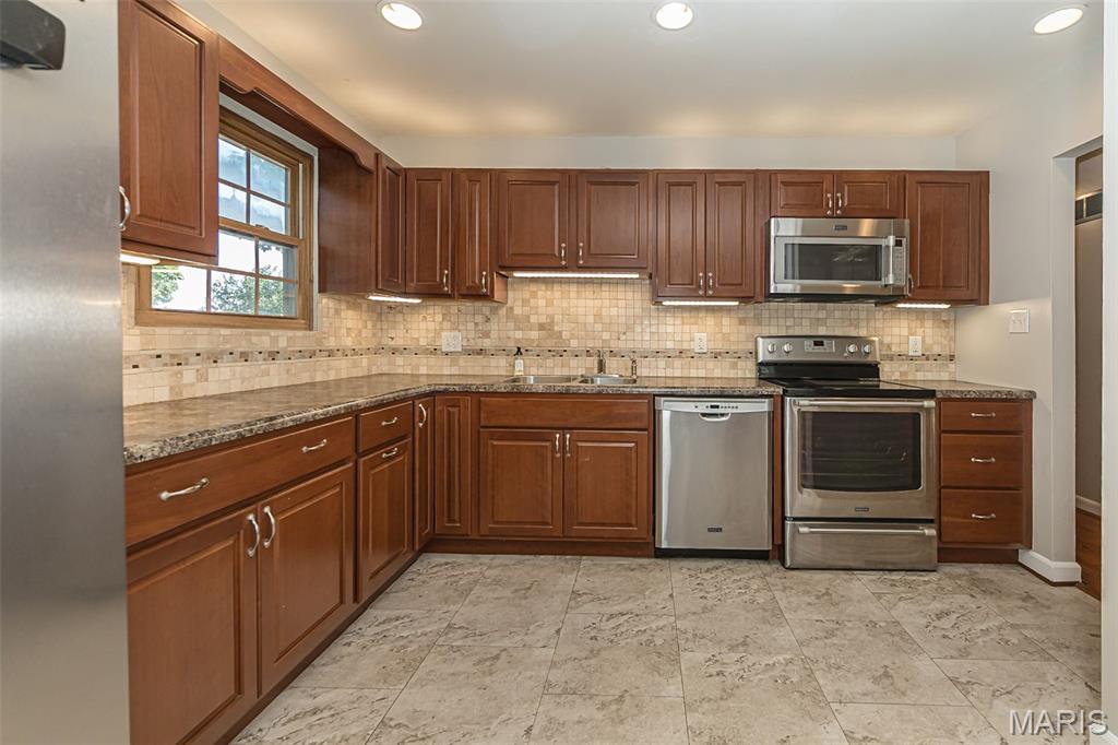 11716 Minot Drive Bridgeton, MO 63044 - Photo 16 of 59