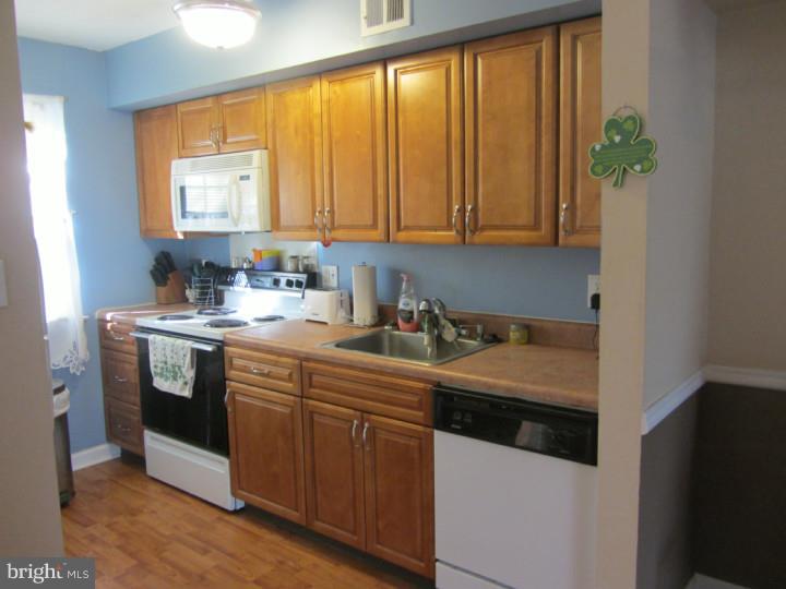 470 Dresher Road, Unit C6 Horsham, PA 19044 - Photo 5 of 17 Kitchen