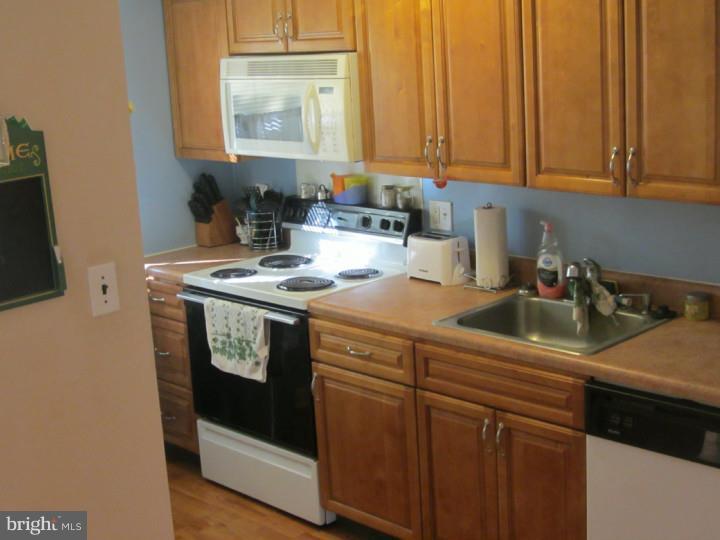 470 Dresher Road, Unit C6 Horsham, PA 19044 - Photo 6 of 17 Kitchen