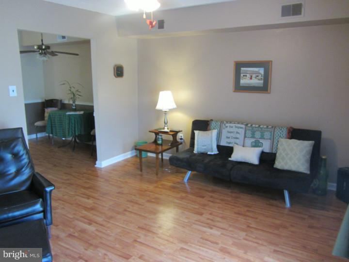 470 Dresher Road, Unit C6 Horsham, PA 19044 - Photo 9 of 17 Living Room