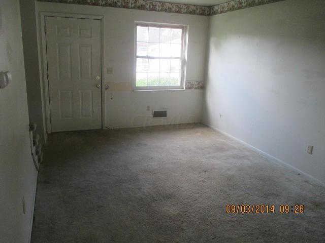 5726 Beechcroft Road, Unit E Columbus, OH 43229 - Photo 3 of 12