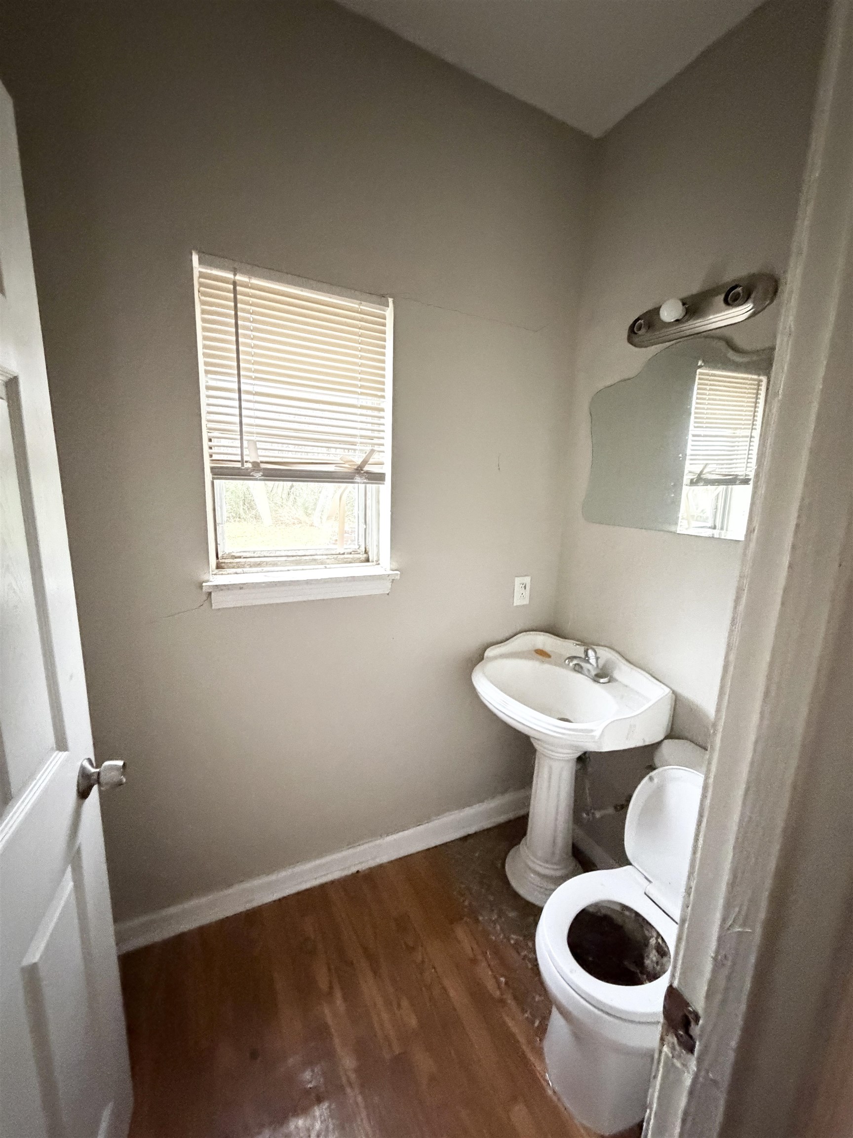 278 Hewlett Road Memphis, TN 38109 - Photo 11 of 13 a bathroom with a sink and a toilet