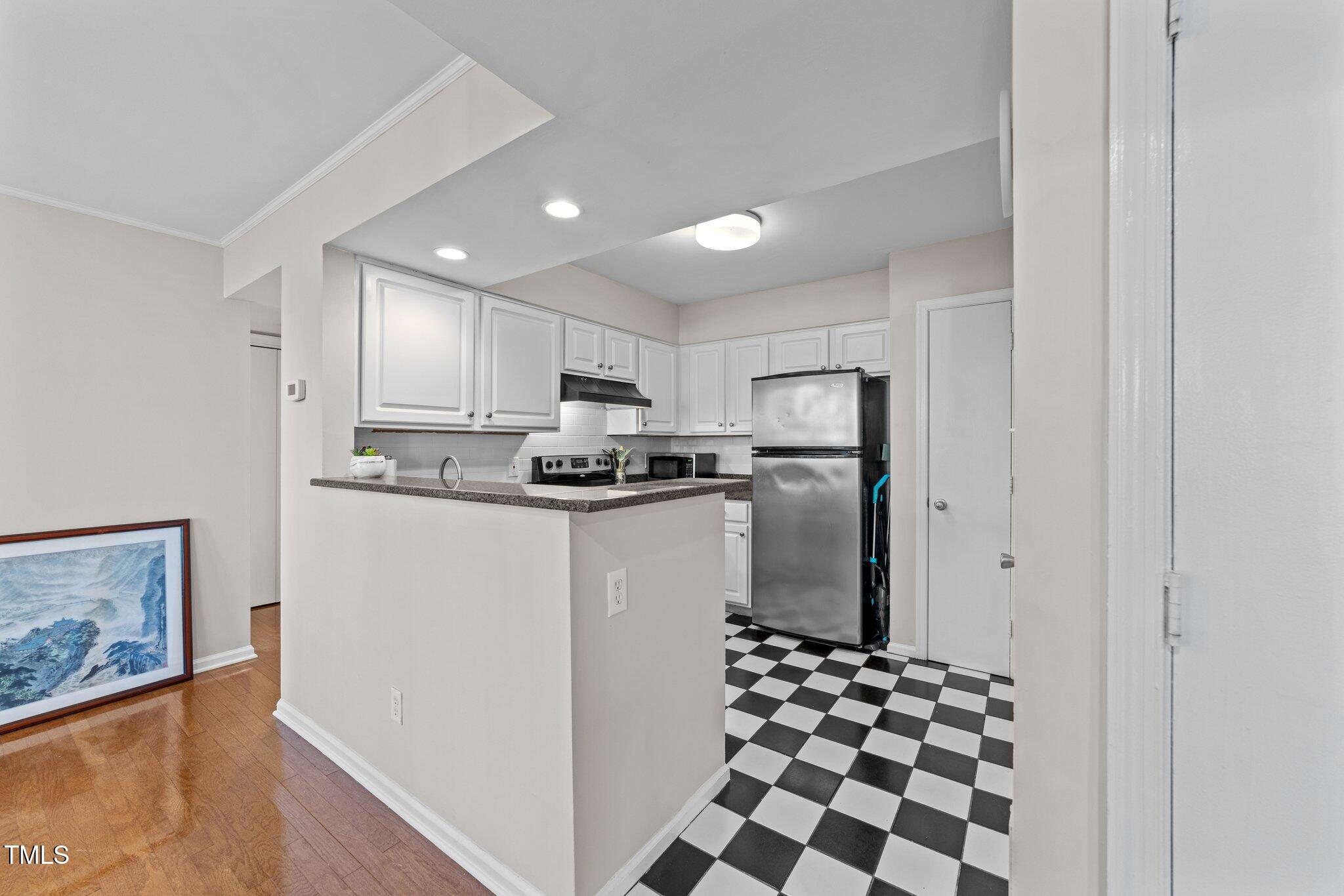 921 Washington Street, Unit 101 Raleigh, NC 27605 - Photo 8 of 30 7-web-or-mls-3D5A6608