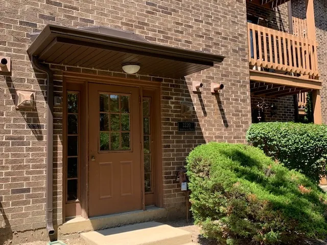$1,800 | 2220 Abbeywood Drive, Unit F, Lisle, IL 60532