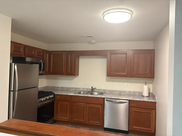 $1,800 | 2220 Abbeywood Drive, Unit F, Lisle, IL 60532