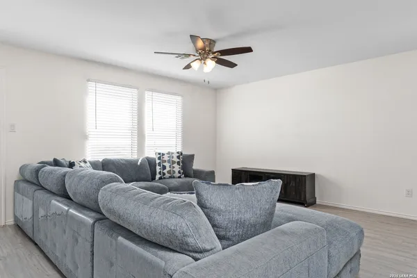 $1,750 | 12922 Sage Turn, St. Hedwig, TX 78152