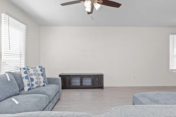 $1,750 | 12922 Sage Turn, St. Hedwig, TX 78152