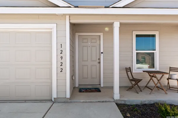 $1,750 | 12922 Sage Turn, St. Hedwig, TX 78152