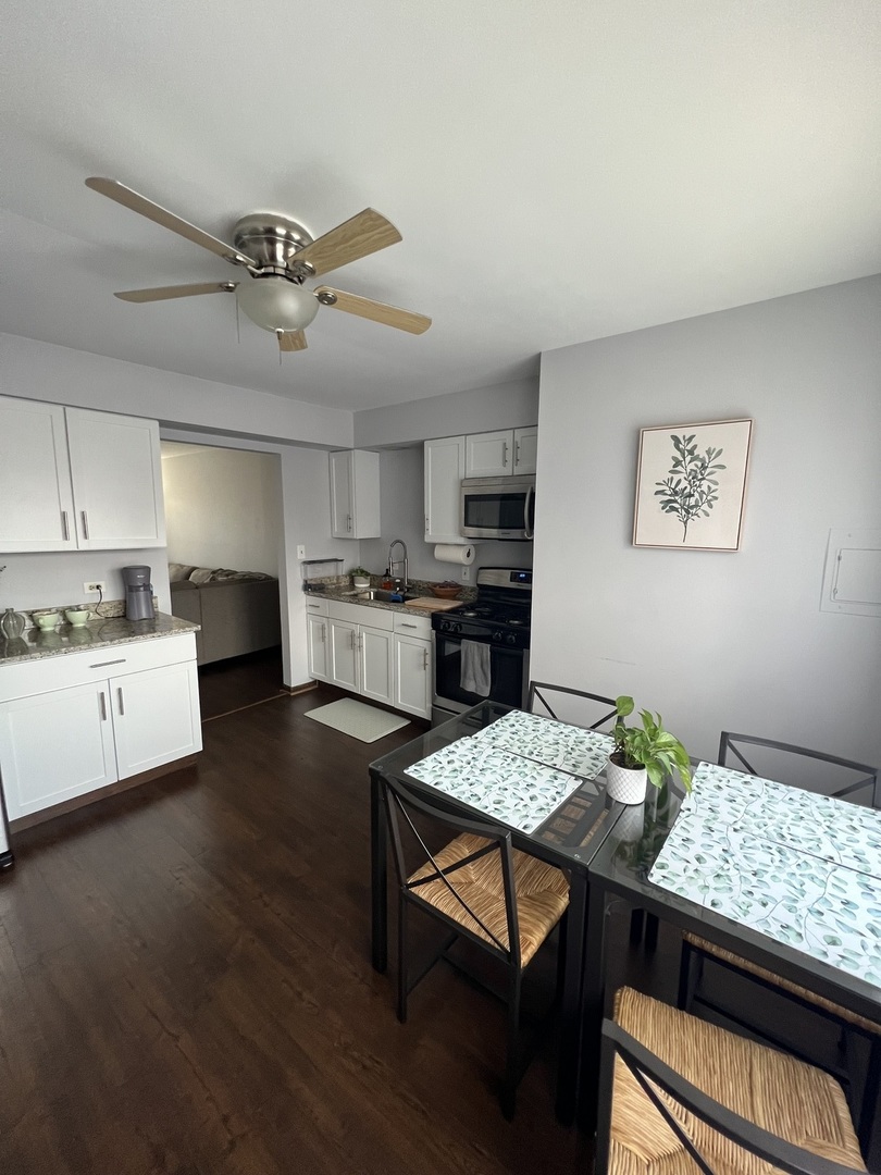 7601 Banks Street, Unit 2E Justice, IL 60458 - Photo 5 of 10