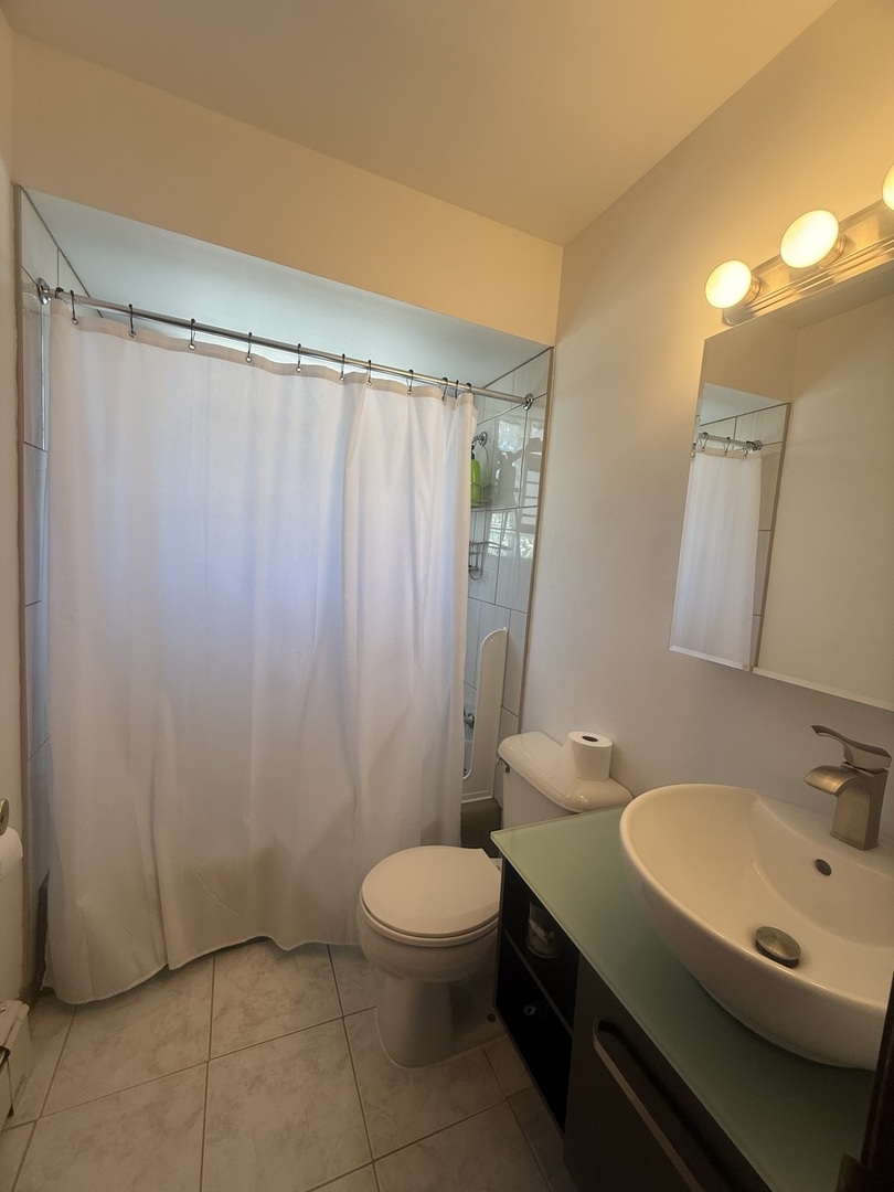 7601 Banks Street, Unit 2E Justice, IL 60458 - Photo 8 of 10