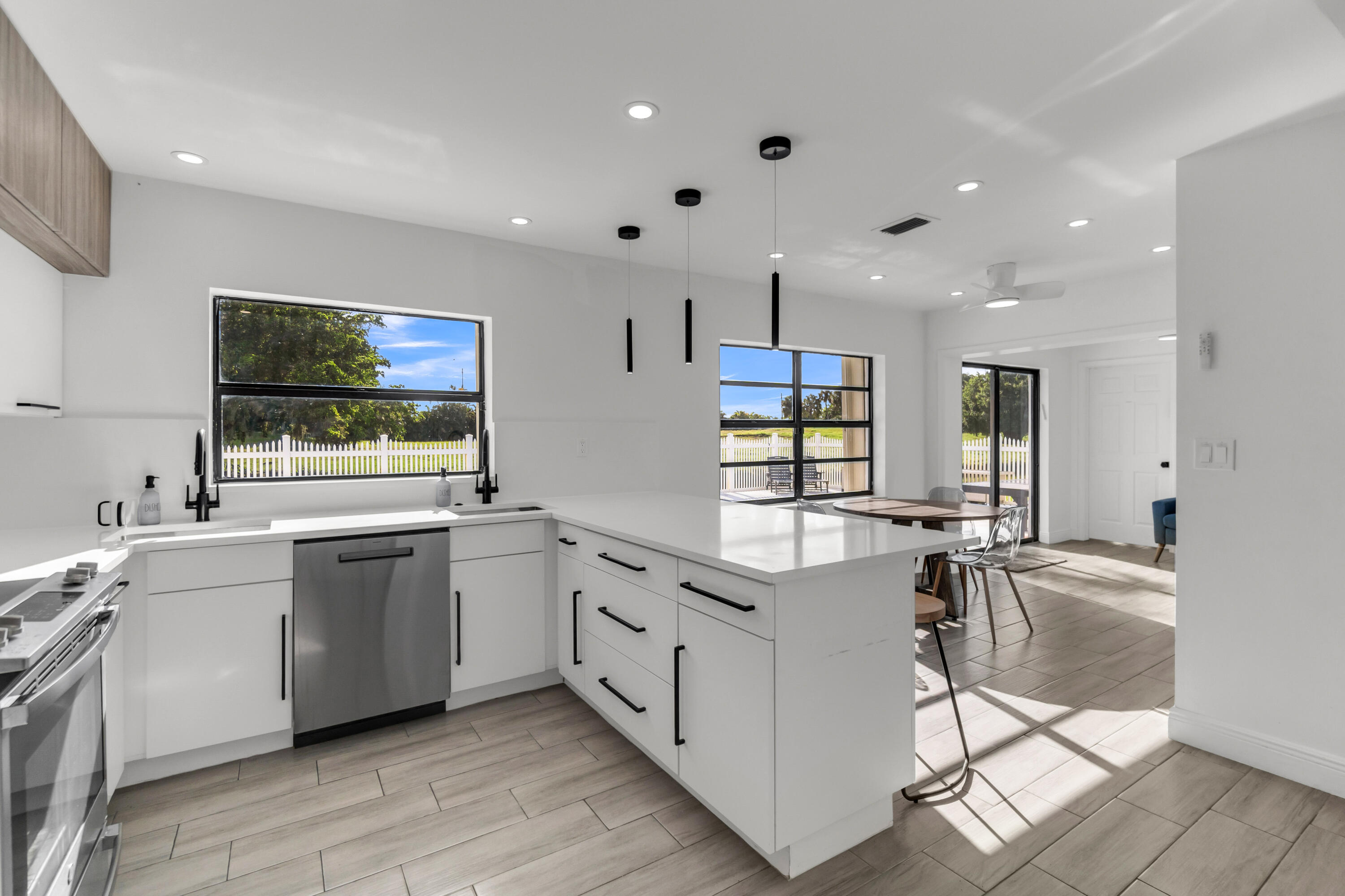 10131 Camelback Lane Boca Raton, FL 33498 - Photo 9 of 28 7
